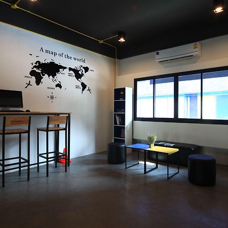 Tuk Tuk Hostel Bangkok Exterior photo