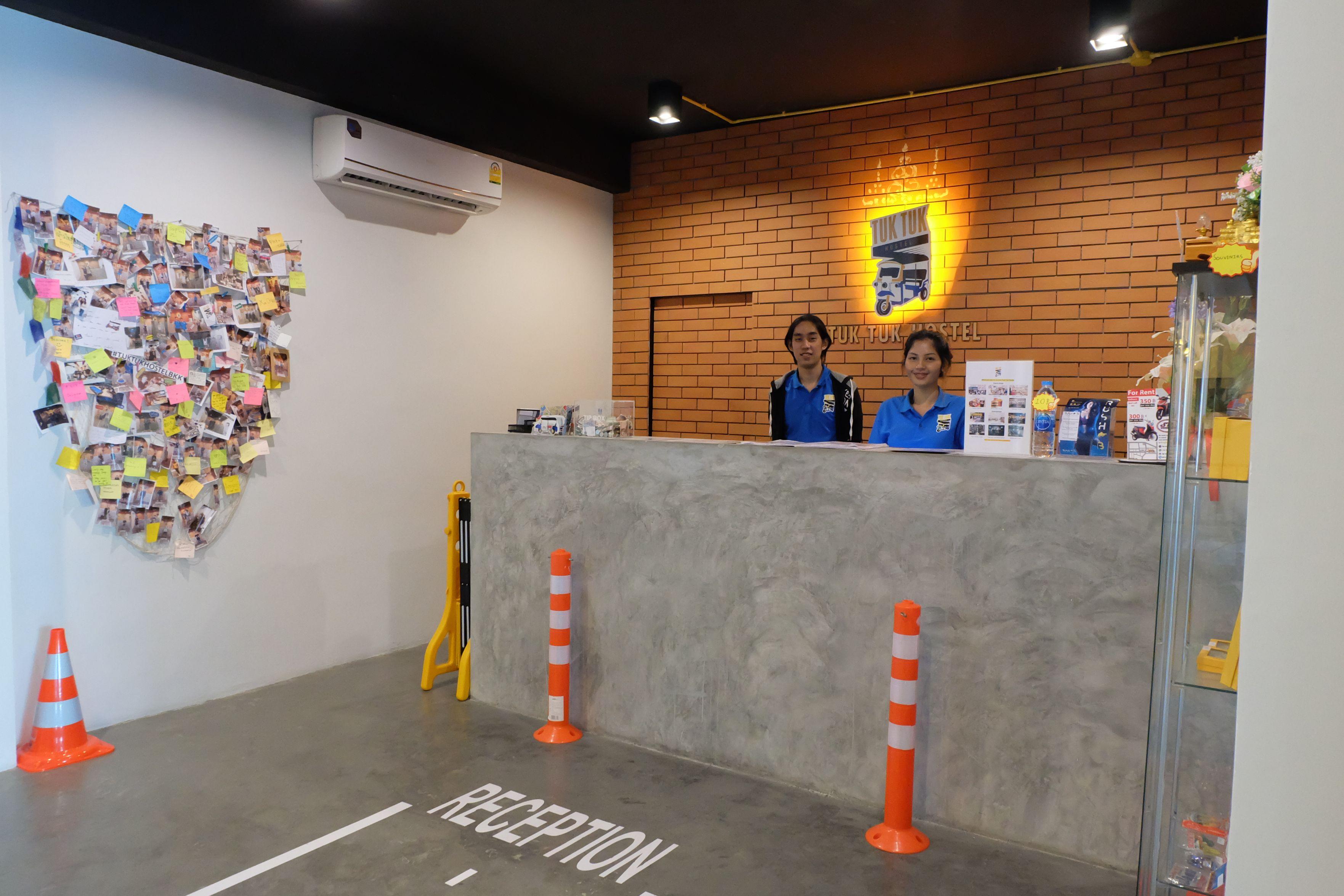 Tuk Tuk Hostel Bangkok Exterior photo